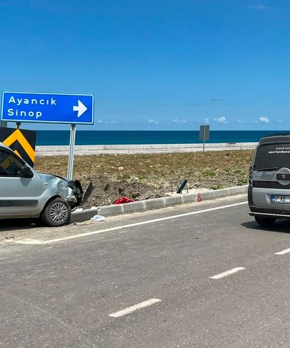 Sinop'ta iki aracın çarpıştığı kazada 4 kişi yaralandı