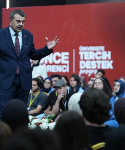 Bakan Tekin üniversite adaylarıyla tecrübe paylaştı