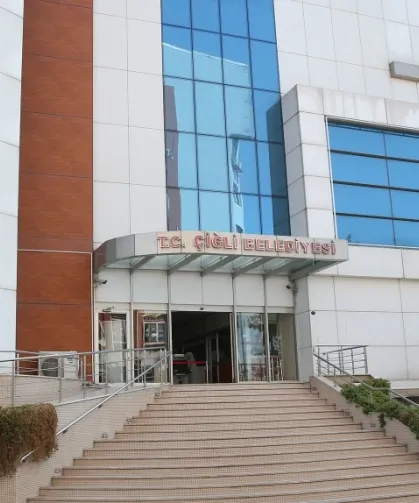 Çiğli Belediye Başkanı Yıldız'ın makam aracına silahlı saldırı!
