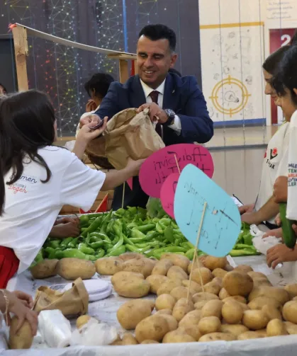 Erzurum'da çocuklar tarlada öğrendi, emeklerini hasatla taçlandırdı