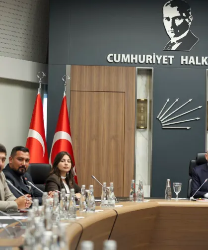 Kılıçdaroğlu, CHP Gençlik Kolları yönetimiyle buluştu