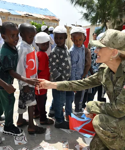TSK'dan Somali'deki yetim çocuklara gıda ve giyecek desteği