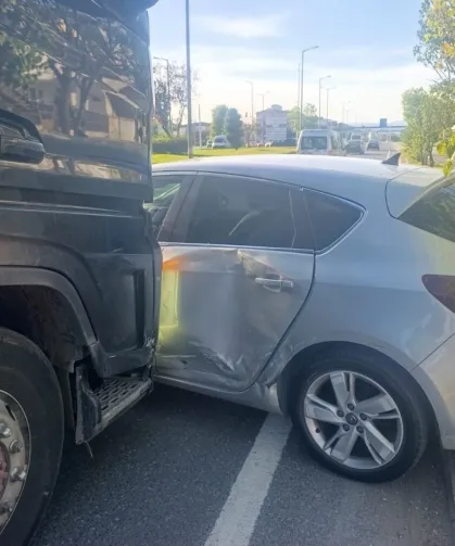 Düzce'de tır ile otomobil çarpıştı