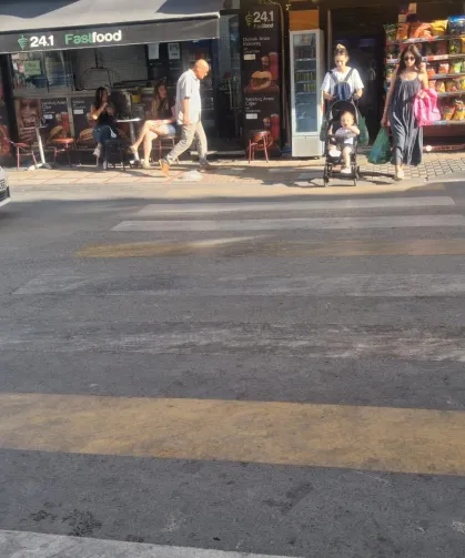 Keşan'da silinen yaya geçidi çizgileri tehlike saçıyor