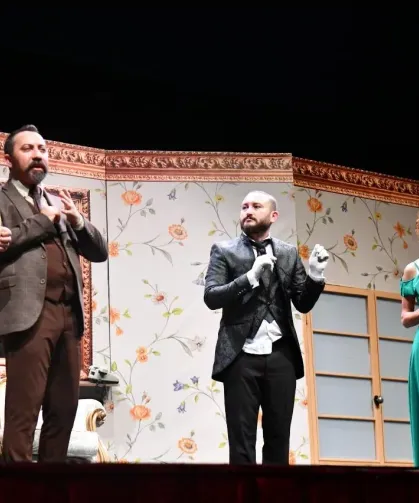 Balıkesir Şehir Tiyatrosu seyirciden tam not aldı