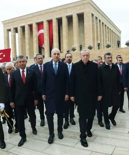 Devlet erkânı Anıtkabir'de
