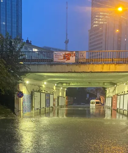 İstanbul'da sağanak mesaisi! 2 bin 518 ihbar, 8 bin personel sahada