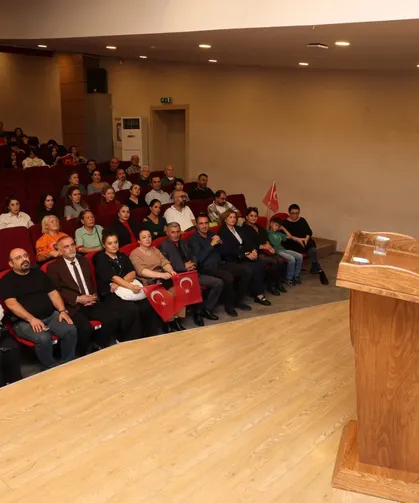 İzmir Çiğli'de Cumhuriyet coşkusu fotoğraf sergisi ile taçlandı