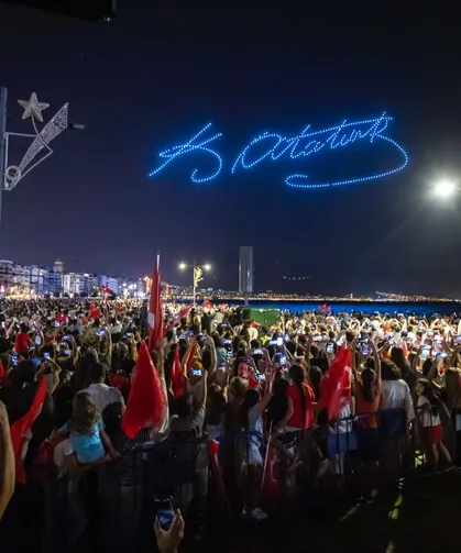 İzmir'de 29 Ekim coşkusu gökyüzüne taşınacak