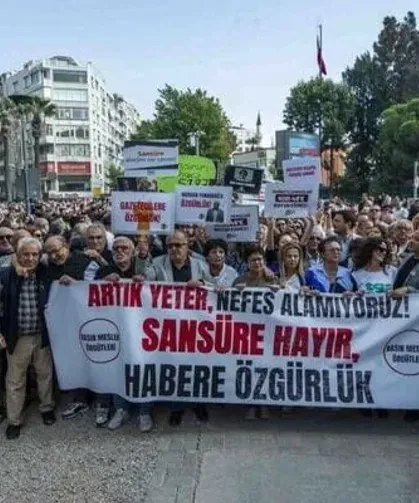 İzmir'den basın özgürlüğüne halk desteği