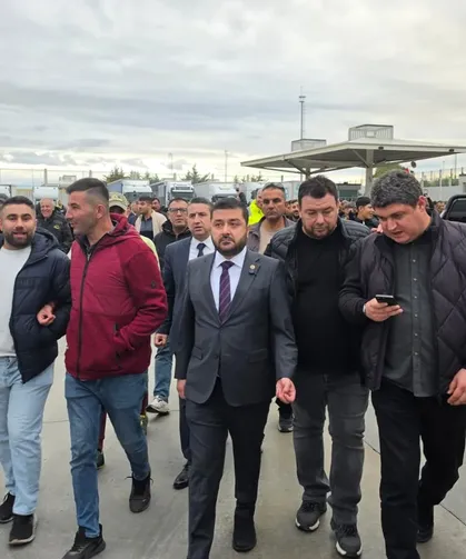 Kapıkule'de tır şoförlerinin vize isyanı! Yazgan'dan hizmet pasaportu çağrısı