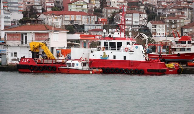 GEMİ BOZHANE'YE DEMİRLEDİ