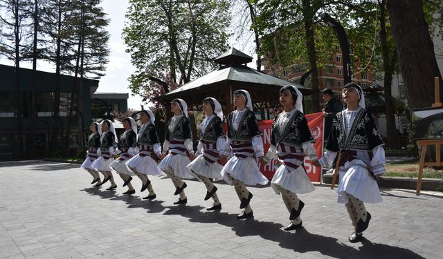 Gümüşhane'de "Turizm Haftası" dolayısıyla kortej yürüyüşü gerçekleştirildi