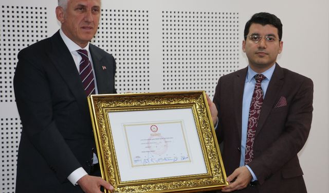 Of Belediye Başkanı Sarıalioğlu mazbatasını aldı