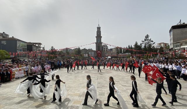 Samsun'un ilçelerinde 23 Nisan Ulusal Egemenlik ve Çocuk Bayramı kutlandı