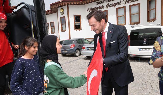 Tokat'ta depremden etkilenen çocukları Belediye Başkanı Yazıcıoğlu ağırladı