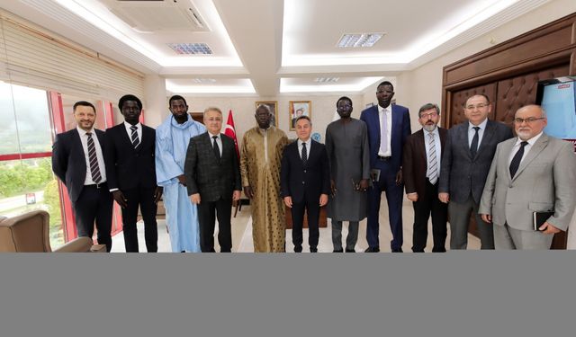 Senegal'in Ankara Büyükelçisi Gueye'den TOGÜ Rektörü Yılmaz'a ziyaret