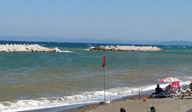 ZONGULDAK’TA DENİZE GİRMEK YASAKLANDI