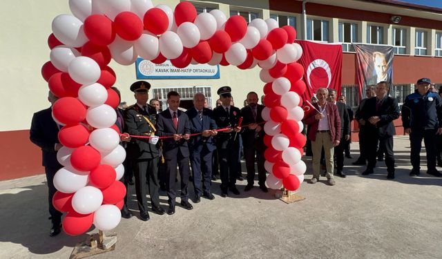 Kavak İmam Hatip Ortaokulu'nda bayrak sergisi düzenledi