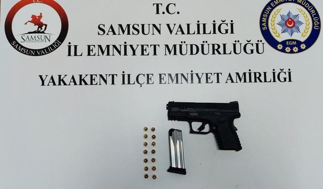 Yakakent’te bir araçta ruhsatsız silah ele geçirildi