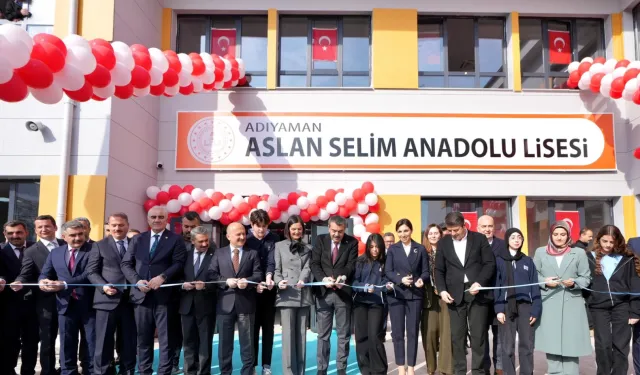 Adıyaman'da son teknoloji laboratuvara sahip Anadolu Lisesi açıldı