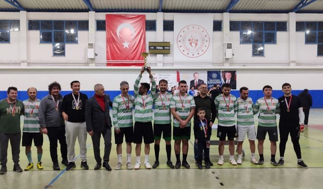 Cide'de düzenlenen futsal turnuvası sona erdi