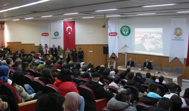 Başkan Erkoyuncu Selçuk Üniversitesi'nde öğrencilerle buluştu