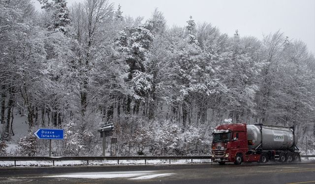 Bolu Dağı'nda kar etkili oluyor