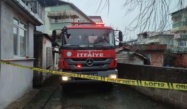 Çarşamba ilçesinde çıkan yangında bir ev kullanılamaz hale geldi