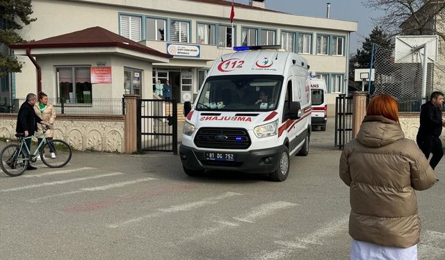 FABRİKADA 25 İŞÇİ ZEHİRLENDİ...
