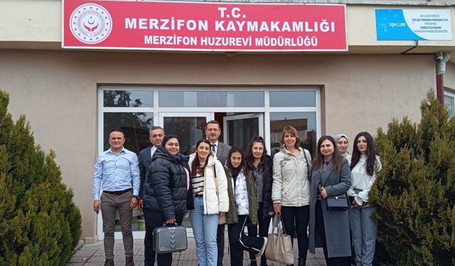 Merzifon'da kuaförler huzurevi sakinlerine bakım yaptı