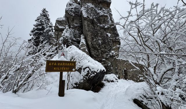 Sümela Manastırı ve Altındere Vadisi beyaz örtüsüyle görüntülendi