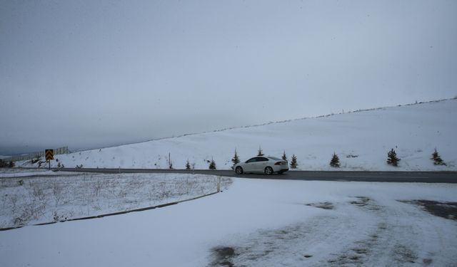 Tokat-Sivas kara yolunda kar etkili oluyor