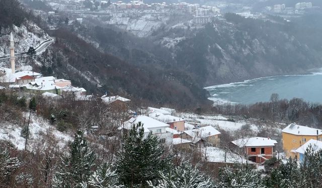 Zonguldak ve Bartın'da 28 köy yolu kar nedeniyle ulaşıma kapandı