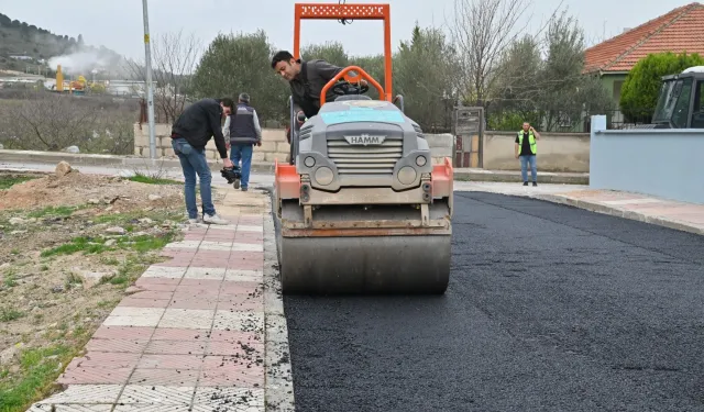 Manisa'da Turgut Özal Mahallesi’nin yollarını yeniliyor