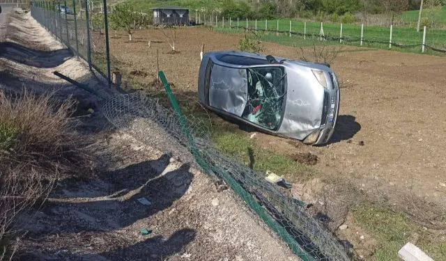 Bilecik şarampole yuvarlanan araç sürücüsü yaralandı