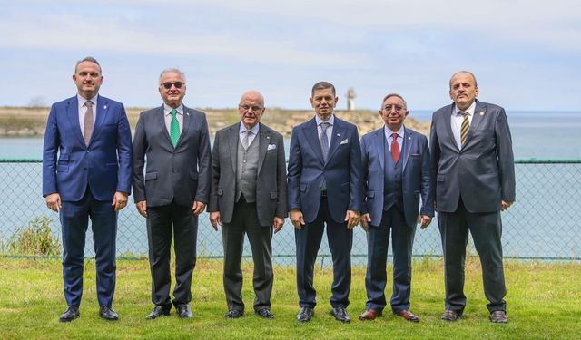 Süper Lig'in şampiyon kulüplerinin divan başkanları Trabzon'da bir araya geldi