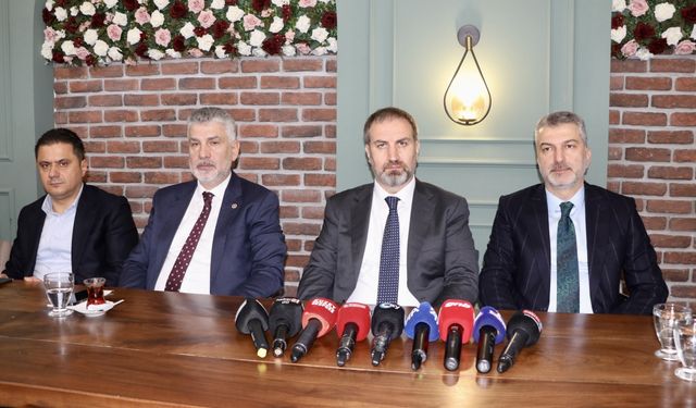 AK Parti Genel Başkan Yardımcısı Mustafa Şen, Trabzon'da gazetecilerle bir araya geldi