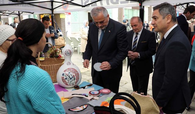 Bafra'da "Engelsiz Emekler El Sanatları" sergisi açıldı