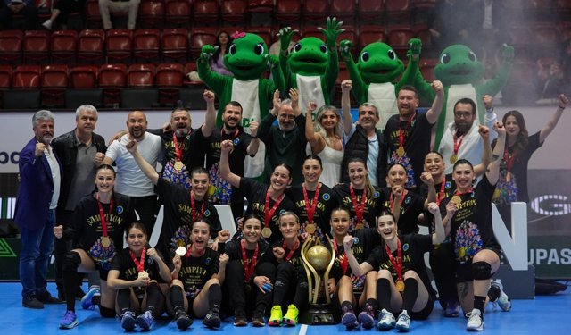 Bursa Büyükşehir Belediyespor Kadın Hentbol Takımı, Türkiye Kupası'nı düzenlenen törenle aldı