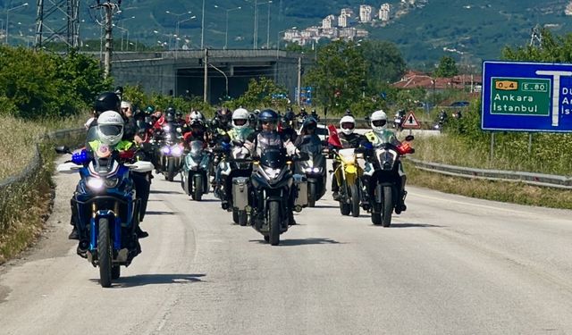 Düzce'de 150 motosikletli, 19 Mayıs Atatürk'ü Anma, Gençlik ve Spor Bayramı'nda buluştu