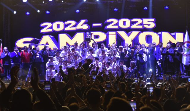 ŞAMPİYONLUĞU KIRAÇ'LA KUTLADILAR...