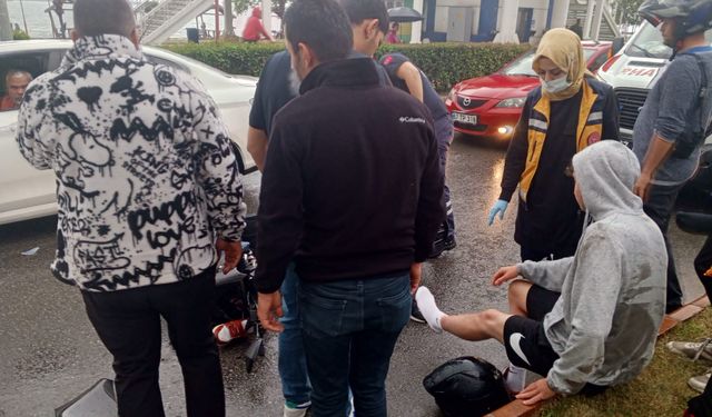SAHİL BANDINDA KAZA SÜRÜCÜ YARALANDI
