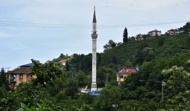 Camisiz minareden 8 yıldır ezan sesi eksik olmuyor