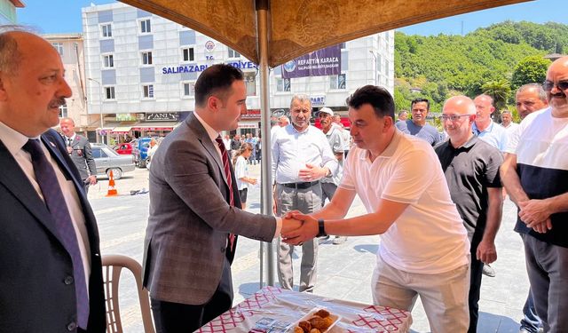 Salıpazarı’nda bayramlaşma programı düzenlendi