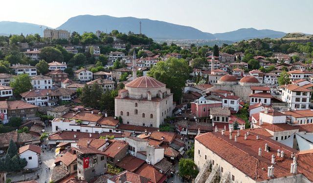 Tarihi Osmanlı kasabaları Taraklı ve Safranbolu'da bayram yoğunluğu
