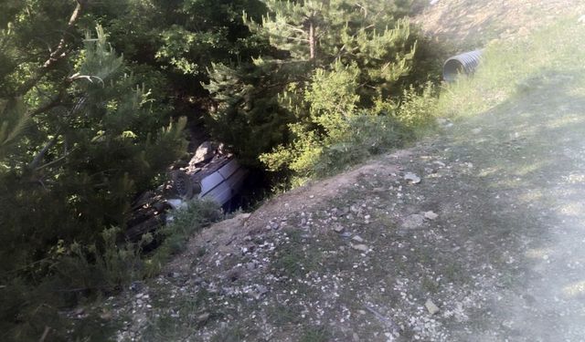 Tokat'ta devrilen  otomobildeki 3 kişi yaralandı