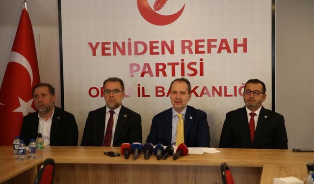 Yeniden Refah Partisi Genel Başkanı Erbakan, partisinin Giresun İl Kongresi'ne katıldı