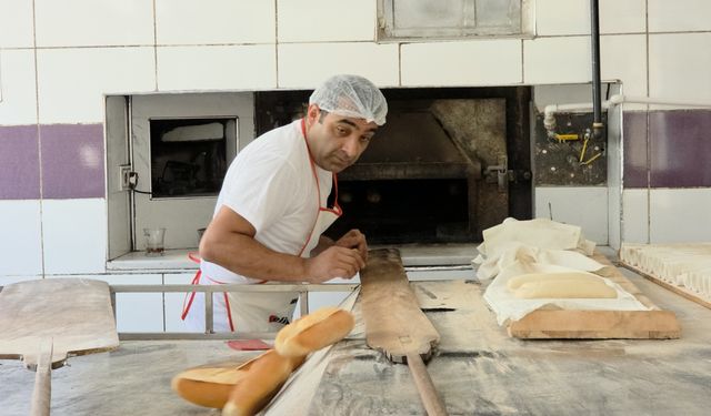 Amasya'da fırıncılar sıcak havada zorlu mesai yapıyor