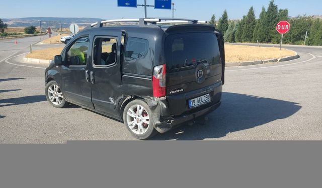 Amasya'da hafif ticari araç ile otomobilin çarpıştığı kazada 6 kişi yaralandı